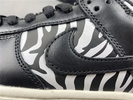 Nike SB Dunk Low OG QS Quartersnacks Zebra 