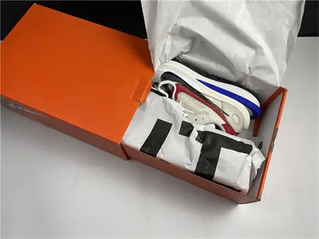 Nike Vaporwaffle sacai Sport Fuchsia Game Royal 