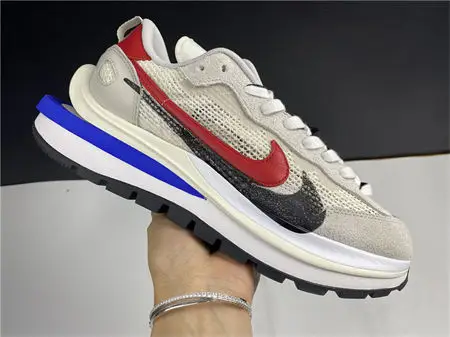 Nike Vaporwaffle sacai Sport Fuchsia Game Royal 