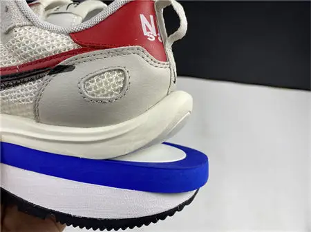 Nike Vaporwaffle sacai Sport Fuchsia Game Royal 