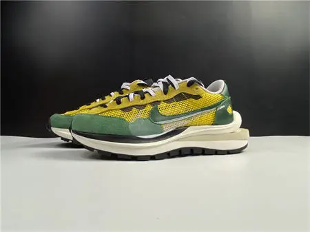 Nike Vaporwaffle sacai Tour Yellow Stadium 
