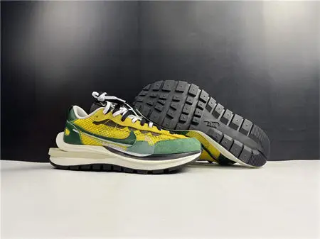 Nike Vaporwaffle sacai Tour Yellow Stadium 