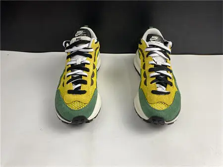 Nike Vaporwaffle sacai Tour Yellow Stadium 