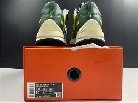 Nike Vaporwaffle sacai Tour Yellow Stadium 