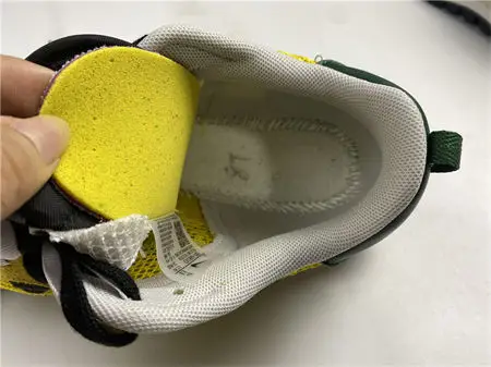 Nike Vaporwaffle sacai Tour Yellow Stadium 