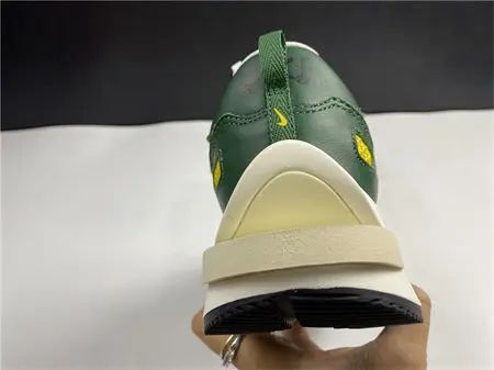 Nike Vaporwaffle sacai Tour Yellow Stadium 