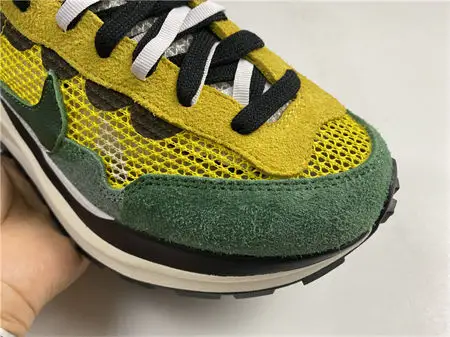 Nike Vaporwaffle sacai Tour Yellow Stadium 
