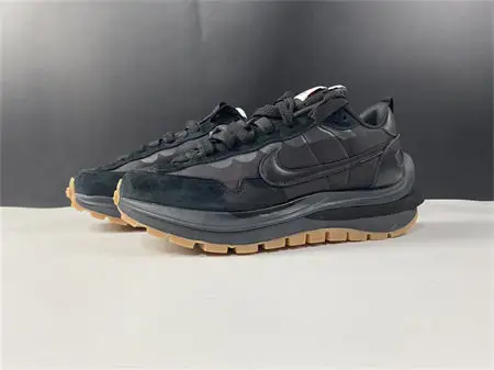 Nike Vaporwaffle sacai Black Gum 