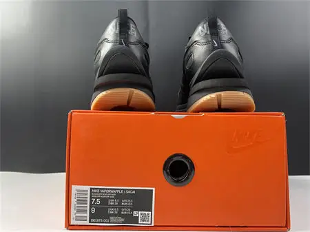 Nike Vaporwaffle sacai Black Gum 