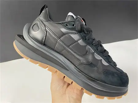 Nike Vaporwaffle sacai Black Gum 
