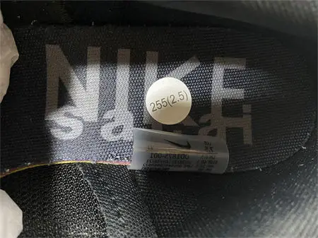 Nike Vaporwaffle sacai Black Gum 