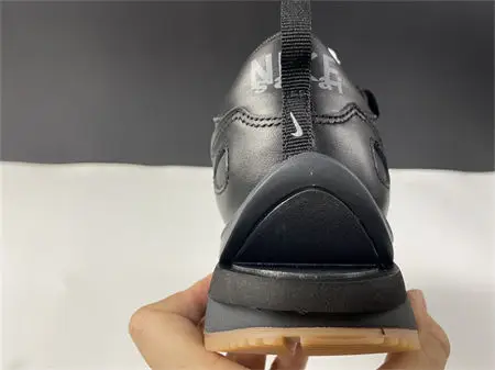 Nike Vaporwaffle sacai Black Gum 