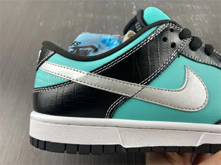 Nike SB Dunk Low Diamond Supply Co. Aqua Blue 