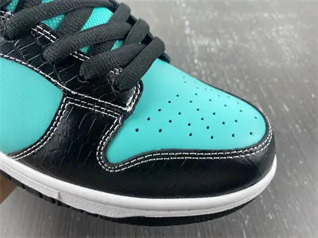 Nike SB Dunk Low Diamond Supply Co. Aqua Blue 