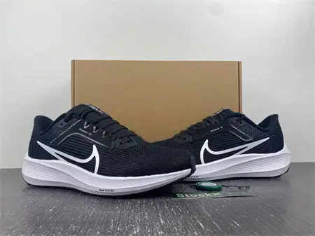NIKE AIR ZOOM PEGASUS 40 
