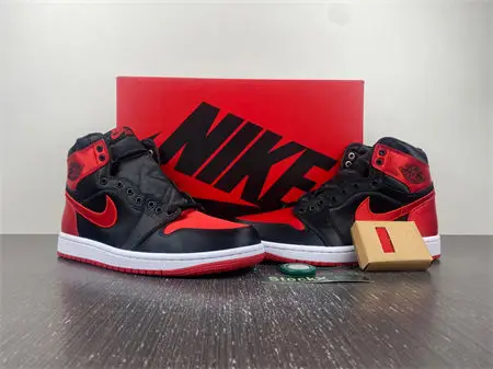 Jordan 1 Retro High OG Satin Bred 