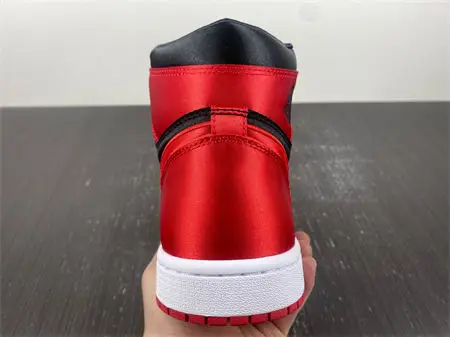 Jordan 1 Retro High OG Satin Bred 